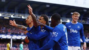 Everton Dominates Manchester United With 2-0 Victory