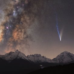 Comet Lemmon and the Milky Way