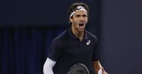 Tennis star apologizes to Chinese fans after outburst over coughing
