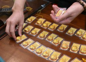 Gold Prices Plummet As Global Market Declines
