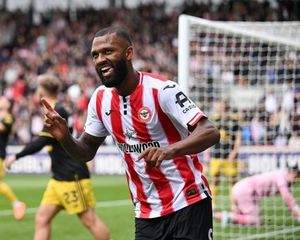 Brentford Stun Manchester United With Early Blitz And Late Drama