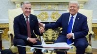 In White House meeting, Canada’s Carney lauds America’s would-be führer as Trump accelerates operation dictatorship