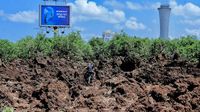 Major airlines suspend Tel Aviv routes after missile lands near Ben Gurion Airport