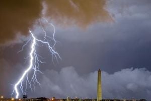 Severe Storms Slam Mid Atlantic Disrupting Commute