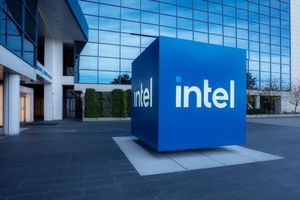 Intel Shares Fall Amid CEO Changes And Market Uncertainty