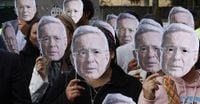 A Colombian court orders the immediate release of former President Álvaro Uribe.