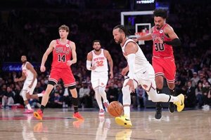 Knicks And Bulls Clash In High-Stakes Chicago Showdown