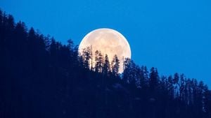 Hudson Valley Awaits Stunning Super Blue Moon