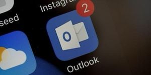 Microsoft Outlook Suffers Global Outage Disrupting Millions
