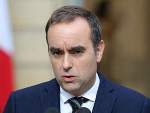 French Prime Minister Resigns After Cabinet Unveiled