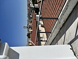 Evlerin çatılarında gördüğümüz türdeki baz istasyonlarının çevrede yaşayan insanlara zararı var mıdır? Bu nasıl ölçeklendirilebilir?