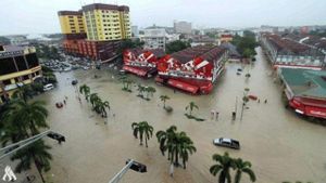 Floods Displace Thousands And Claim Lives As Malaysia Faces Monsoon Disaster