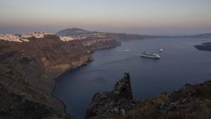 Earthquake Swarm On Santorini Triggers Alarm And Precautionary Measures