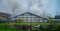 Brand op veelbesproken locatie in Boskoop, gebouw verwoest door vlammenzee