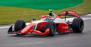 Gabriele Minì And Rafael Câmara Shine At Australian Grand Prix Qualifying