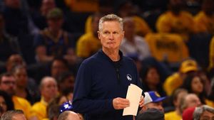Warriors Adjust Lineup As Curry Sits Out Game 3