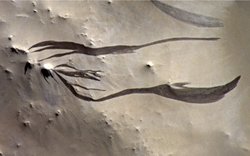 Mars’taki Gizemli Çizgilerin Sırrı Çözüldü: Su Değil, Toz Kaymaları!