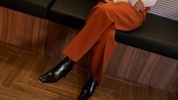 Bacak Bacak Üstüne Atma Davranışının Biyomekanik Ve Sosyal Boyutları