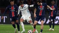 Banderoles et chants injurieux lors de PSG-OM contre Adrien Rabiot : 