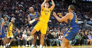 Lakers Struggle Against Warriors In California Classic Opener
