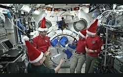 ISS’te Noel: Astronotlar Dünya’ya Uzaydan Yılbaşı Mesajı Gönderdi.
