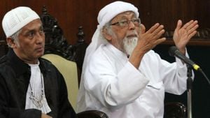 Abu Azmi's Meeting With Mufti Salman Azhari Ignites Political Firestorm