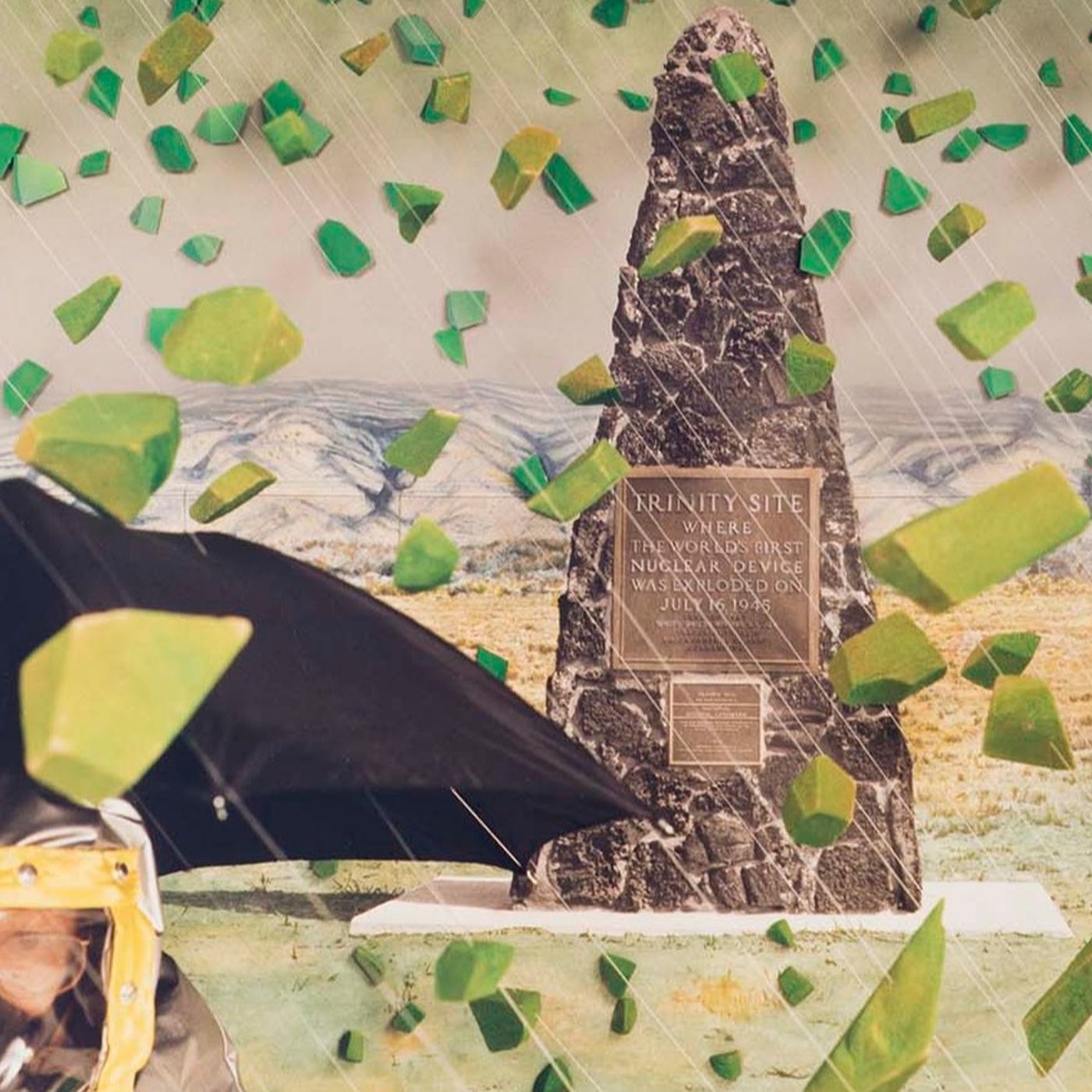 Trinitite: İlk Nükleer Bomba Kumu Cama Nasıl Çevirdi?