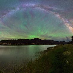  An Airglow Fan from Lake to Sky 