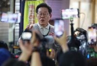 이재명, 내일 대선후보 등록…‘계엄군 저지’ 배우 이관훈씨 동행 - 매일경제
