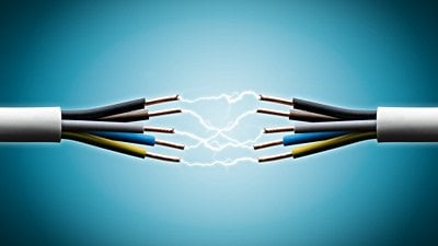 Alternatif Akım ile Bir İleri Bir Geri Hareket Eden Elektronlar, Her Döngüde Ne Kadar Yol Alır?