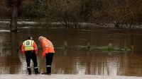 Última hora de las fuertes lluvias en Madrid: carreteras cortadas, ríos desbordados y avisos por inundaciones