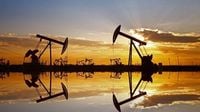 Oil prices climb as US-China trade talks loom | News.az
