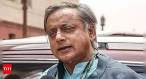 Tharoor Questions Delhi's Capital Status Amid Air Quality Crisis