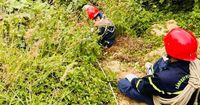 Bám vách đá xuống vực sâu tìm thi thể du khách nước ngoài gặp nạn ở Đà Nẵng
