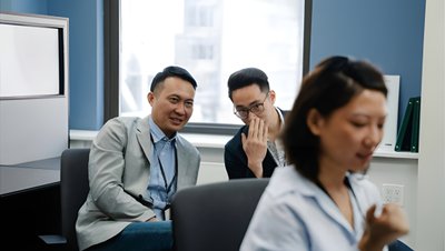 Narsisist Erkekler, Dedikoduya Daha Çok İlgi Duyuyor Olabilir!