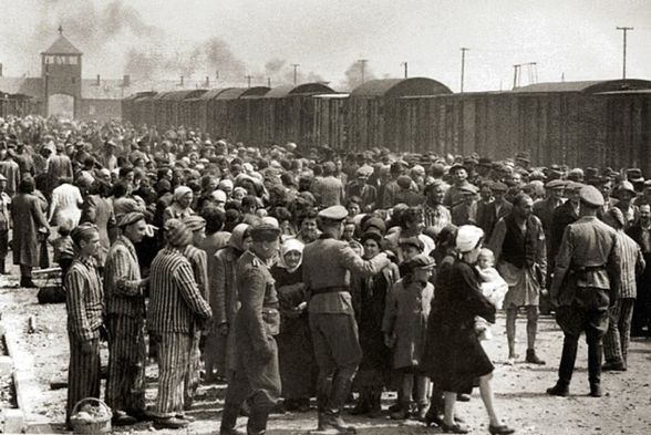 Shoah olarak da bilinen Holokost,[a] II. Dünya Savaşı sırasında Avrupalı Yahudilerin soykırımıydı.