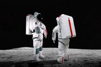 La storia dei rapporti tra la moda e lo spazio, spiegata bene