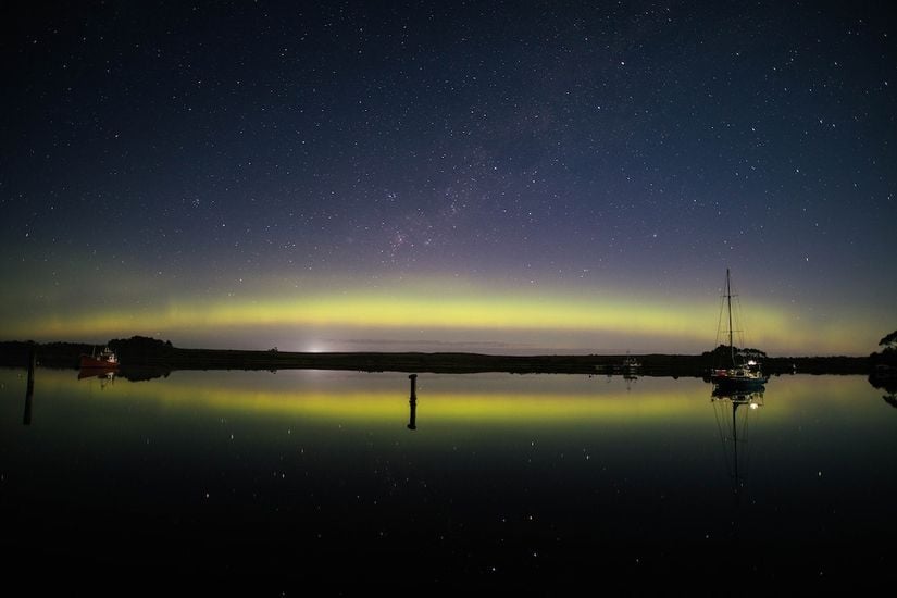 Avustralya'da gözlemlenen güney ışıkları yani Aurora Australis.