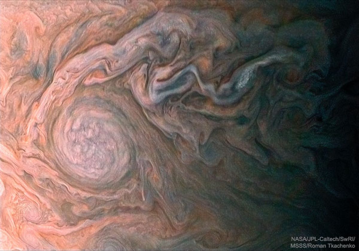  A White Oval Cloud on Jupiter from Juno 