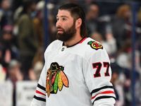 Blackhawks' Maroon to retire after season