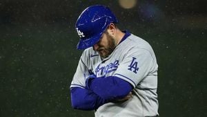 Dodgers Lead Braves 2-1 As Rain Delay Hits