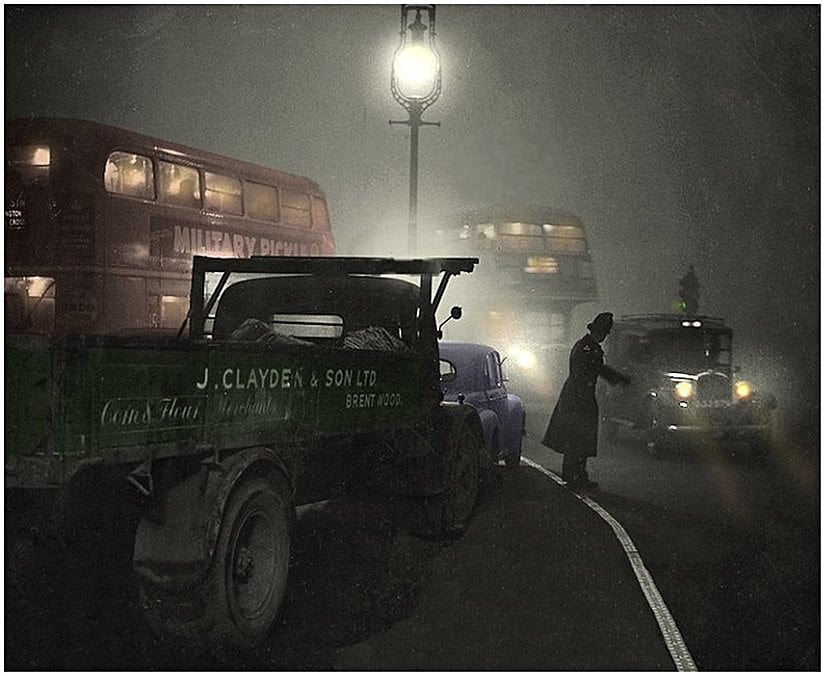 1952 Londra Sisi'nde trafiği kontrol eden bir polis memuru