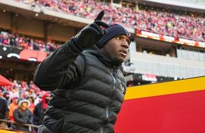 Texans Face Steelers In High-Stakes Wild Card Showdown