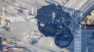 Yashio Sinkhole Rescue Efforts Suspended Amid Safety Concerns