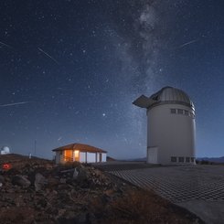  Lyrids in Southern Skies 