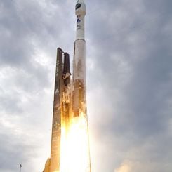 Atlas 5 Rocket Launches to the Moon