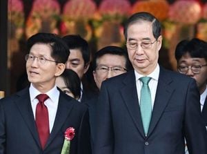 Kim Moon-soo To Meet Han Duck-soo Amid Unification Talks