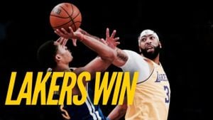 Lakers Edge Out Clippers 106-102 To Extend Winning Streak