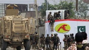 Pakistan Military Steps Up Operations Amid Border Crisis