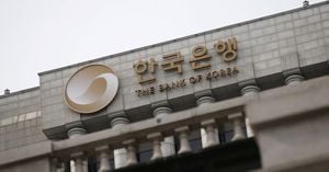 South Korea Cuts Interest Rate To Boost Economy